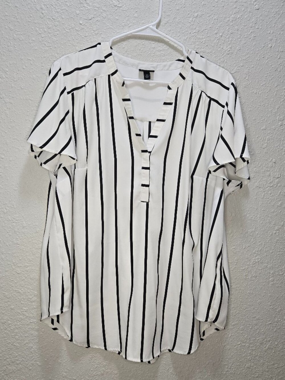 Torrid Women's White and Black Striped Blouse, Size 2X, Set-in Sleeves